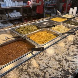 Hartz Chicken Buffet - Buffet line