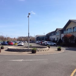 Four Seasons Hotel & Leisure Club - Busy car park