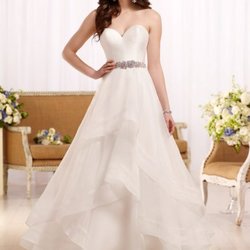 Bliss Bridal Wedding & Gift - Essense of Australia D2086