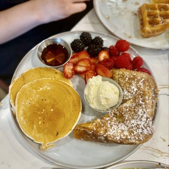 Almuerzo Café - Breakfast & Brunch Near Me - Tustin, California