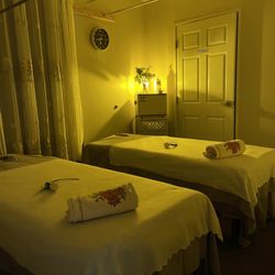 Mia Massage Therapy - Couples room