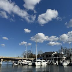 Happy Harbor - Marina, crabcakes with a view
