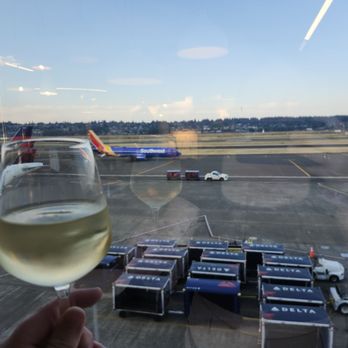 Escape Lounge - Airport Lounges Near Me - Portland, Oregon