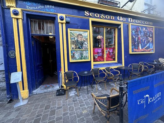Tigh Neachtain by null