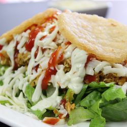 Gochon  - Arepa de pollo mechado