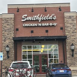 ws the front of smithfield's chicken'n bar - b - ws the front of smithfield's chicken'n bar - b -