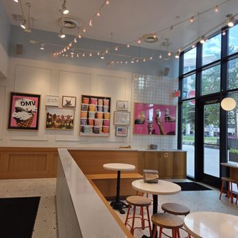 Jeni's Splendid Ice Creams - Interior - Ice Cream & Frozen Yogurt Near Me - McLean, Virginia Jeni's Splendid Ice Creams - Interior - Ice Cream & Frozen Yogurt Near Me - McLean, Virginia