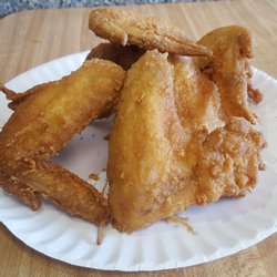 Very tasty chicken wings! And great hot sauce!