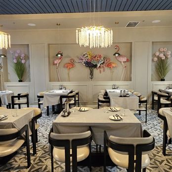 Mimi Garden - Seating from the right wall of the left wall shows the width of the restaurant. I enjoyed the decore a lot. - Chinese Near Me - Lake Forest, California Mimi Garden - Seating from the right wall of the left wall shows the width of the restaurant. I enjoyed the decore a lot. - Chinese Near Me - Lake Forest, California