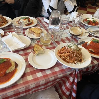 Sugo - Lots of chicken park and spaghetti bolognese - Italian Near Me - Toronto, Ontario Sugo - Lots of chicken park and spaghetti bolognese - Italian Near Me - Toronto, Ontario