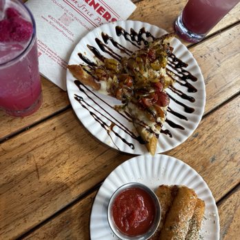 3 Corner's Pizza - Apps & drinks - Pizza Near Me - Tampa, Florida