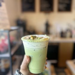 Offset Coffee Roasters - Matcha Pistachio Einspanner