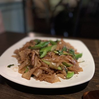 Similan Thai Restaurant - a plate of stir fried noodles - Thai Near Me - Solana Beach, California Similan Thai Restaurant - a plate of stir fried noodles - Thai Near Me - Solana Beach, California