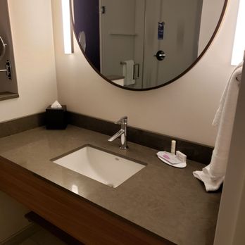 Fairfield by Marriott Inn & Suites San Jose North/Silicon Valley - Bathroom modern and basic - Hotels Near Me - San Jose, California Fairfield by Marriott Inn & Suites San Jose North/Silicon Valley - Bathroom modern and basic - Hotels Near Me - San Jose, California