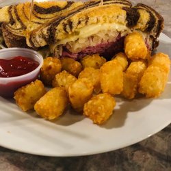 Sorrell's on the Square - Reuben sandwich was phenomenal!