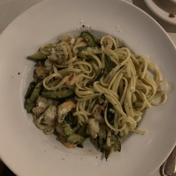 Il Poeta - Shrimp Linguine con Scampi , Zucchine , Aglio , Olio e Peperoncino - Italian Near Me - Forest Hills, New York Il Poeta - Shrimp Linguine con Scampi , Zucchine , Aglio , Olio e Peperoncino - Italian Near Me - Forest Hills, New York
