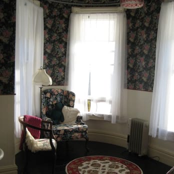 Lady Anne Victorian Inn - union suite sitting room - Hotels Near Me - Arcata, California Lady Anne Victorian Inn - union suite sitting room - Hotels Near Me - Arcata, California