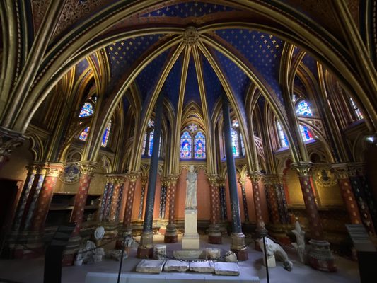 Photo of Sainte-Chapelle - Paris, 75, FR. Lower chapel