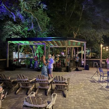 Big Beach Brewing - Dancing to the band - Breweries Near Me - Gulf Shores, Alabama