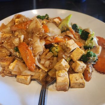 Buddha Thai Bistro - Tofu pad see ew - Thai Near Me - Vacaville, California