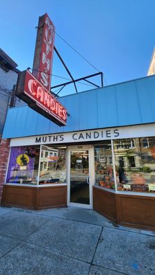 Muth's Candies by null