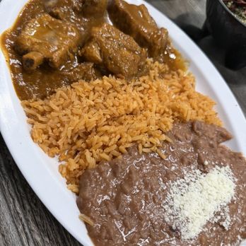 Lindo Michoacan - Carne Costillas de Puerco en Salsa Roja Combinacion - Mexican Near Me - Jurupa Valley, California Lindo Michoacan - Carne Costillas de Puerco en Salsa Roja Combinacion - Mexican Near Me - Jurupa Valley, California