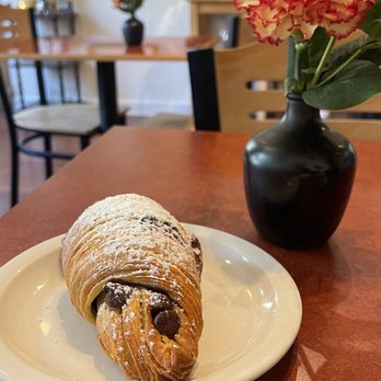 Fancy Plants Cafe - cara brought me a chocolate croissant right out of the oven, made my life it was so good - Vegan Near Me - Chicago, Illinois