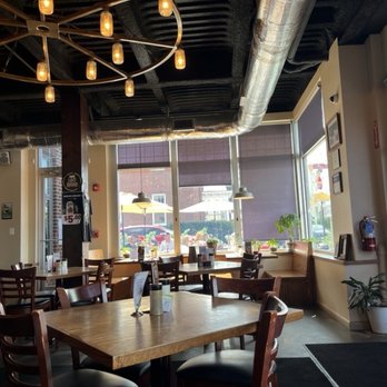 Grill 309 - Dining room (we were seated in booths along the wall) - Bars Near Me - Culpeper, Virginia