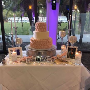 Delicious Bakery - Wedding cake - Cupcakes Near Me - Northridge, California Delicious Bakery - Wedding cake - Cupcakes Near Me - Northridge, California