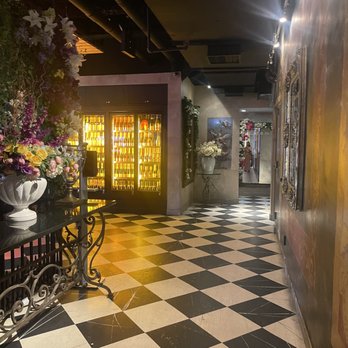 Zona De Cuba - Hallway - Cuban Near Me - Bronx, New York