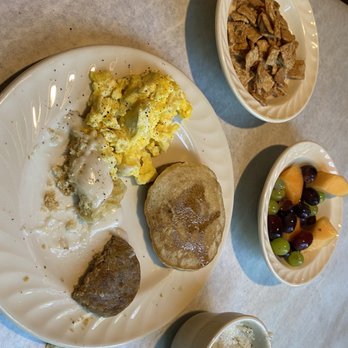 Forrest Hills Resort - Included breakfast - everyday you get a choice of biscuits and gravy, grits, eggs, pancakes, a meat and fruit. - Venues & Event Spaces Near Me - Dahlonega, Georgia
