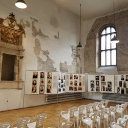 Synagoga Wysoka - 12 zlotys to visit this room that has histories of some Jewish families who lived here before WWII.