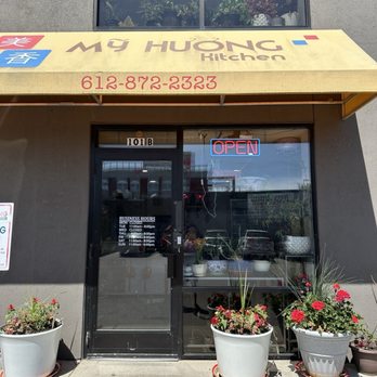 My Huong Kitchen - Front entrance - on a strip mall that is tucked in perpendicular to Nicollet - Vietnamese Near Me - Minneapolis, Minnesota
