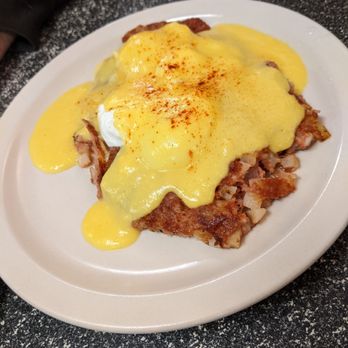 Buck's Restaurant - Corned beef hash with poached eggs and hollandaise sauce - Restaurants Near Me - Ishpeming, Michigan
