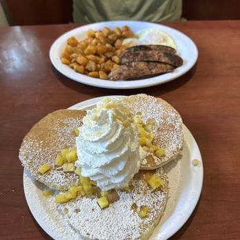 Eggs 'n Things - Waikiki Beach Eggspress - Fresh Pineapple Whipped Cream - Breakfast & Brunch Near Me - Honolulu, Hawaii Eggs 'n Things - Waikiki Beach Eggspress - Fresh Pineapple Whipped Cream - Breakfast & Brunch Near Me - Honolulu, Hawaii
