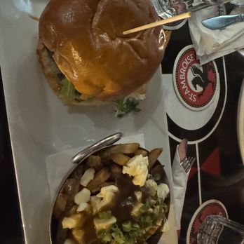 Les Trois Garçons - Le Bleu Burger - Salad Near Me - Quebec City, Quebec