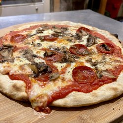 Maurizio Dining & Co. - Oozing homemade tomato sauce