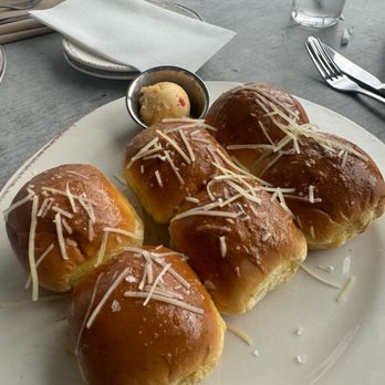 Persimmons Waterfront Restaurant - Hawaiian rolls - New American Near Me - New Bern, North Carolina