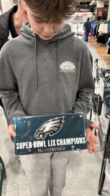 DICK'S Sporting Goods by null