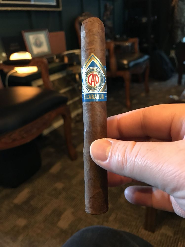 El Guapos Cigar and Pipe Lounge Logo