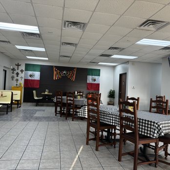 El Pariente De Chihuahua - Dining room - Mexican Near Me - Watauga, Texas El Pariente De Chihuahua - Dining room - Mexican Near Me - Watauga, Texas