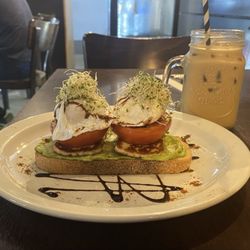 Le Monde Cafe - The Mediterranean Way and an Iced Latte