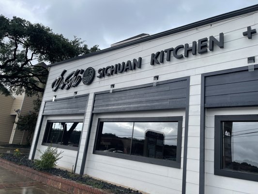 DASHI Chinese Kitchen + Bar by null