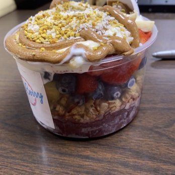 BrewBerry - Sunrise Bowl - Food Trucks Near Me - Lee, Massachusetts