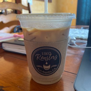 1802 Roasters - Iced Vanilla Latte with Oat Milk - Coffee & Tea Near Me - Los Angeles, California 1802 Roasters - Iced Vanilla Latte with Oat Milk - Coffee & Tea Near Me - Los Angeles, California