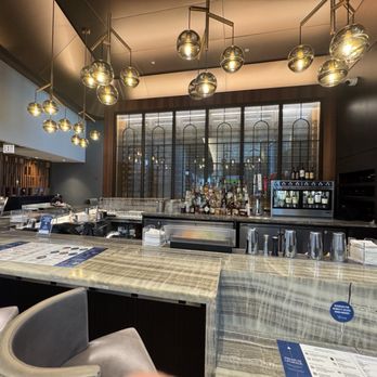 Delta Sky Club - Bar #2 - Airport Lounges Near Me - Chicago, Illinois