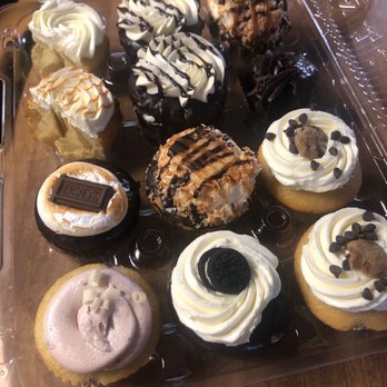 Molly's Cupcakes - Look at these! - Desserts Near Me - Chicago, Illinois Molly's Cupcakes - Look at these! - Desserts Near Me - Chicago, Illinois