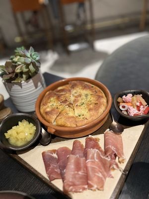 AVEO Table + Bar by null