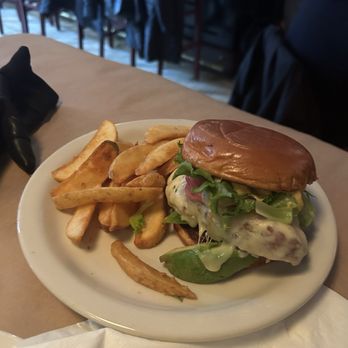 Phil's Bar & Grille - Crispy Chicken Sandwich - New American Near Me - Saugatuck, Michigan