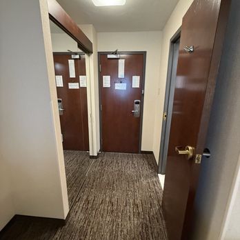 Pear Tree Inn St. Louis Arnold - Entryway - Hotels Near Me - Arnold, Missouri